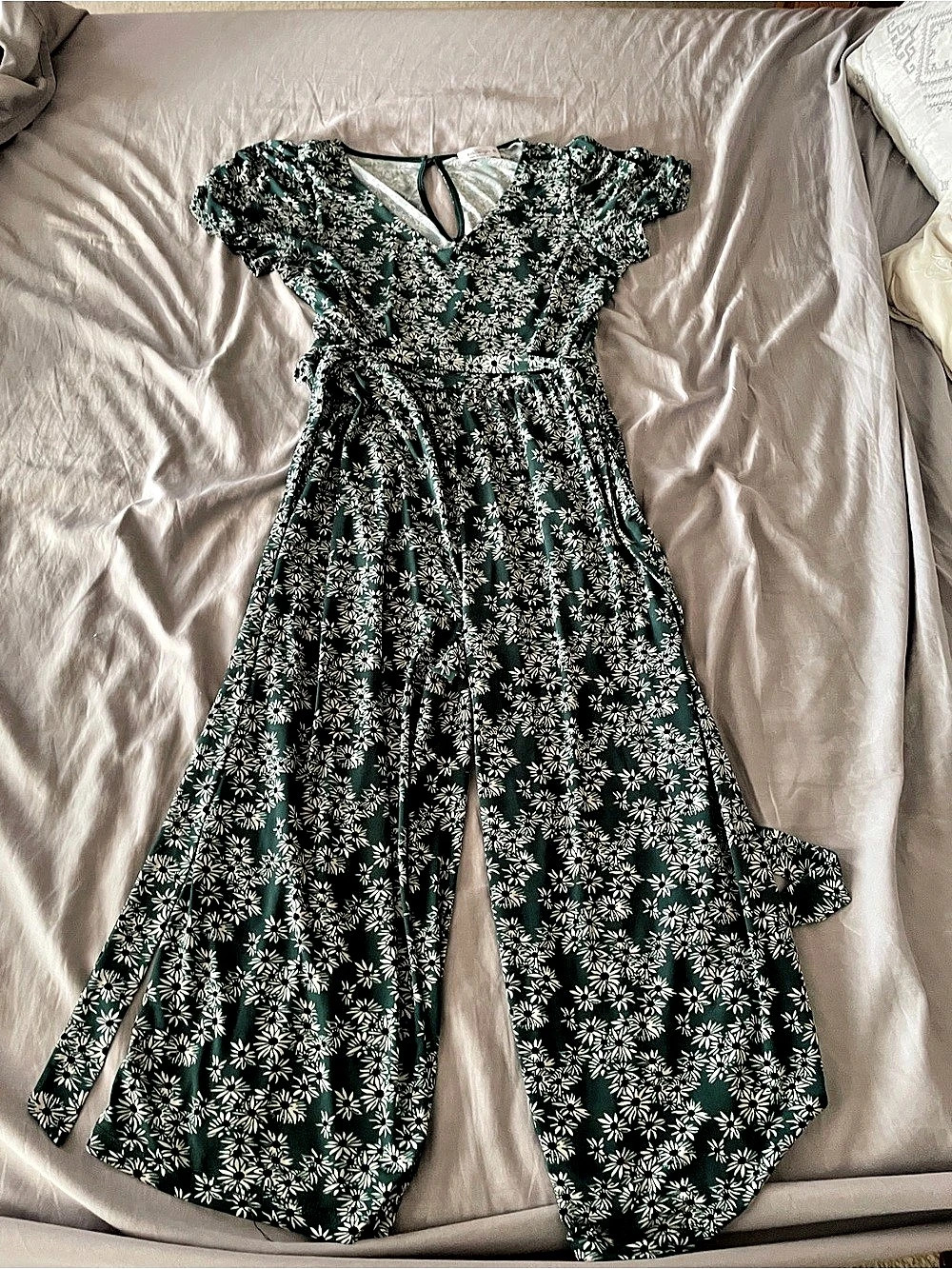 Kailleigh Floral Maxi Dress in Green & White Like New